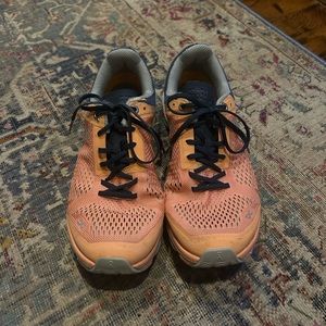 On cloud tennis shoes